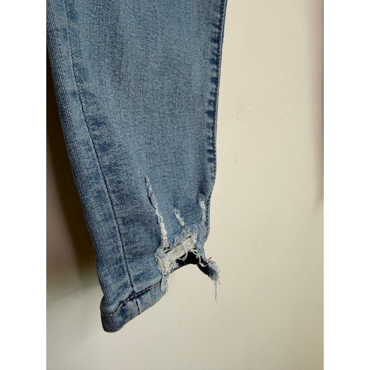CEROS Distressed Skinny Jean NWOT Size 28