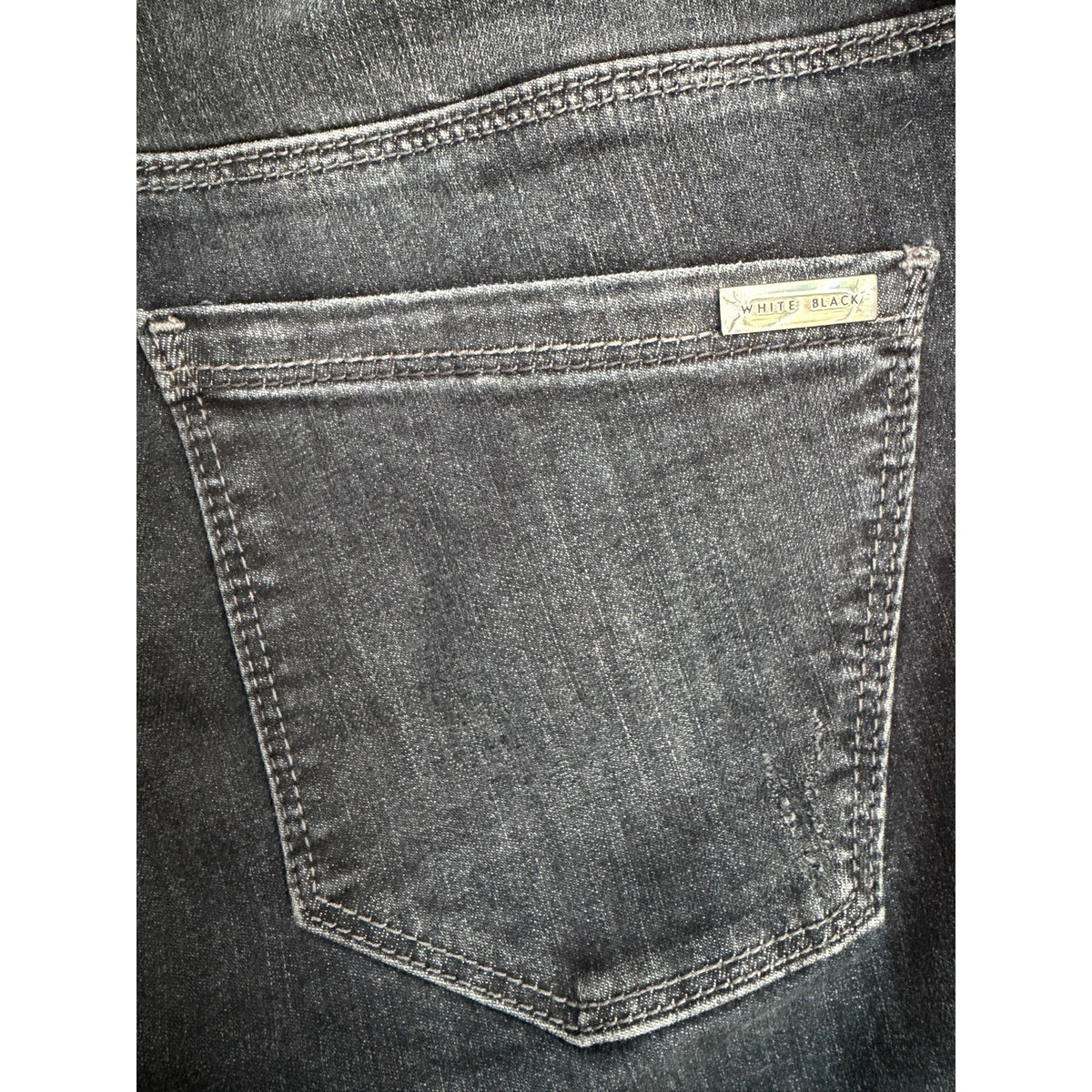 WHITE HOUSE BLACK MARKET The Skinny Jeans with Sequin Distress NWT Size 4