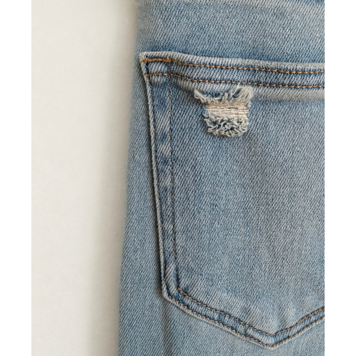 HIDDEN JEANS Tracey Cropped Relaxed Straight Jean NWT Size 26