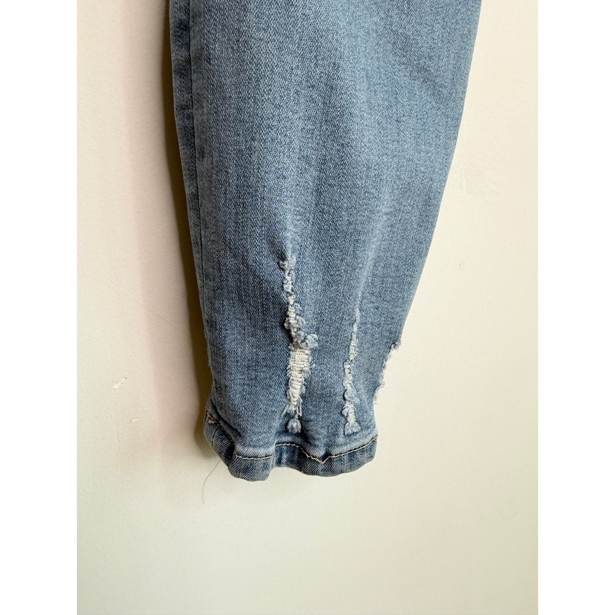 CEROS Distressed Skinny Jean NWOT Size 28
