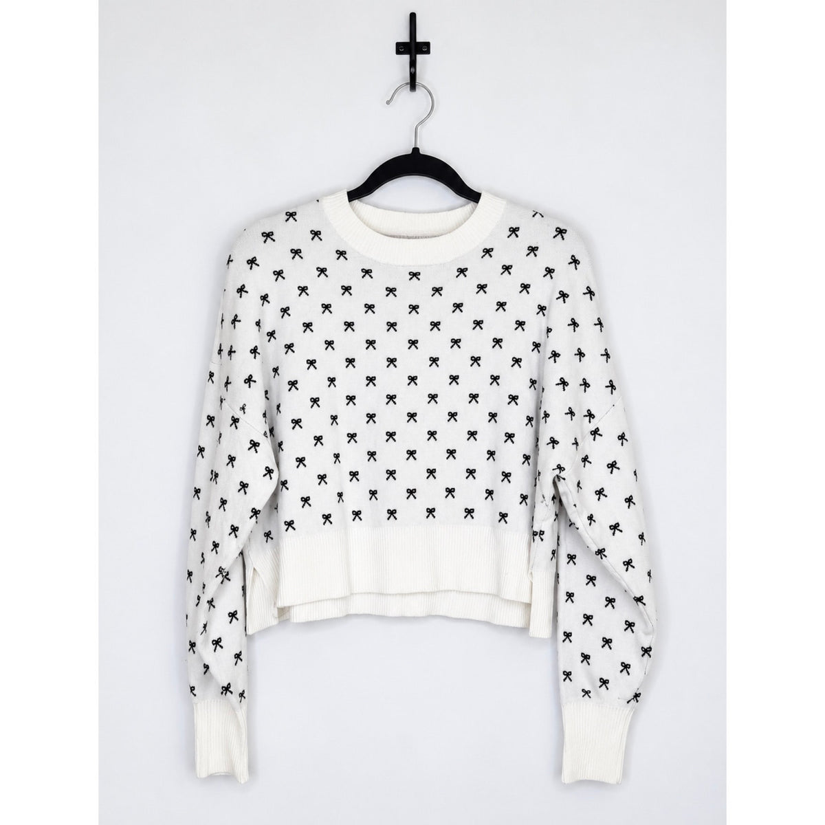 PINKGLOW Put a Bow On It Sweater NWT Size Medium