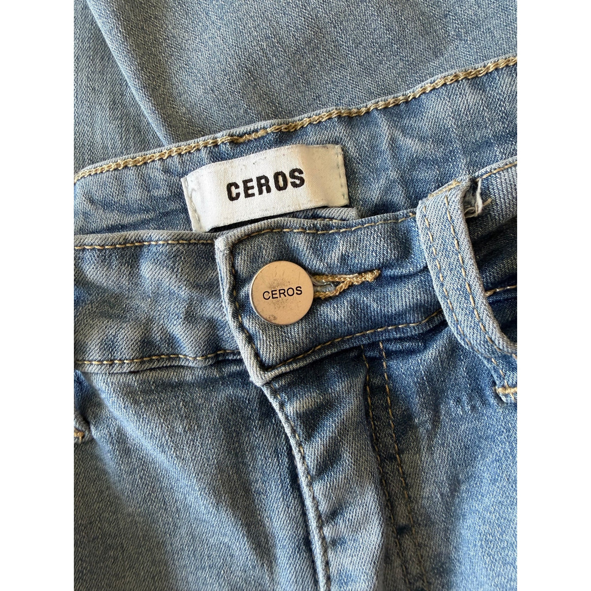 CEROS Distressed Skinny Jean NWOT Size 28