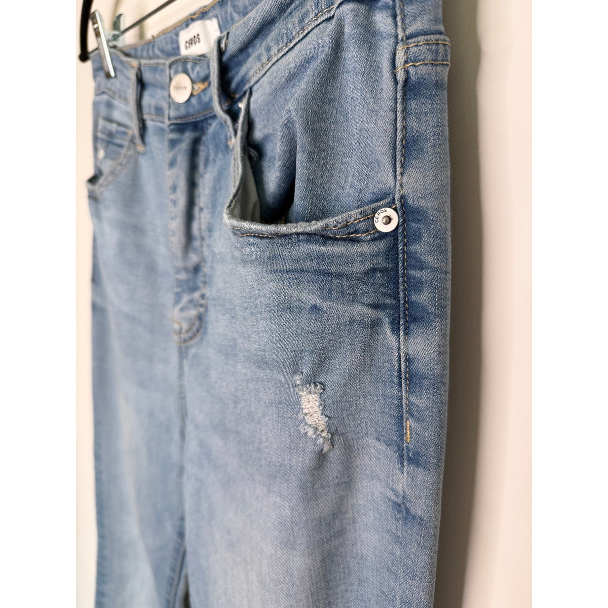 CEROS Distressed Skinny Jean NWOT Size 28