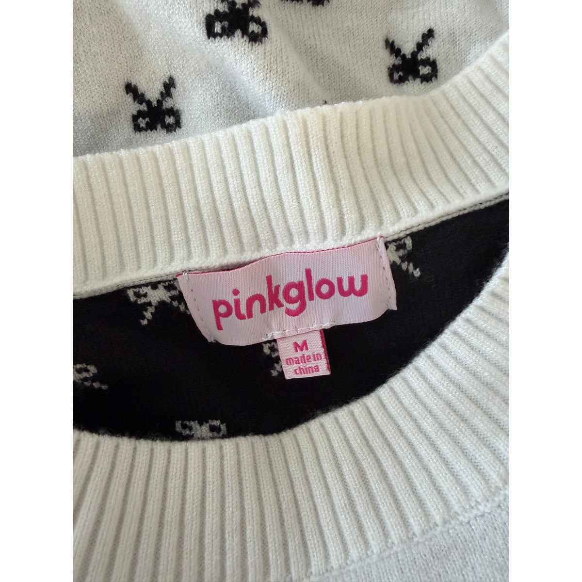 PINKGLOW Put a Bow On It Sweater NWT Size Medium