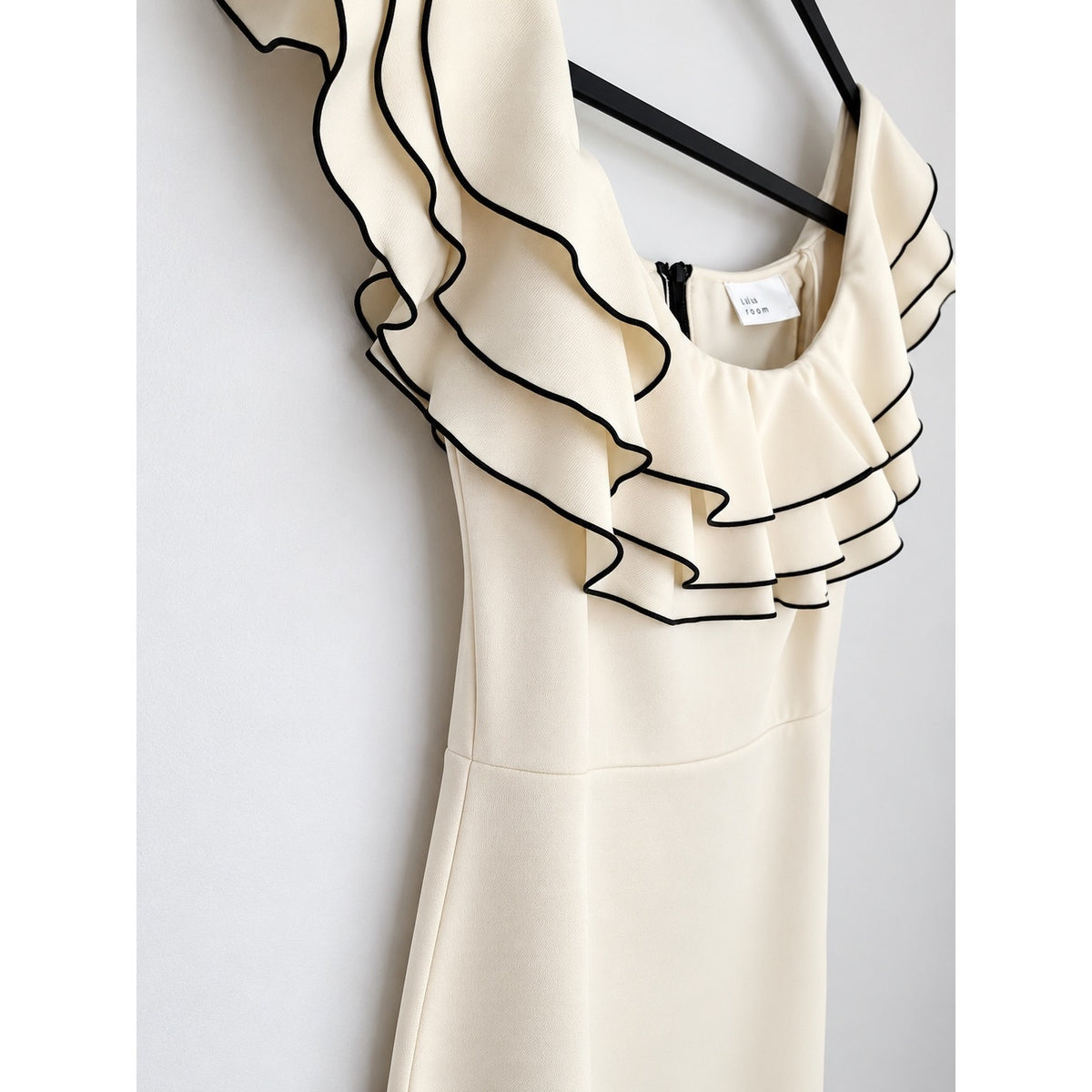 THE ROOM Anthropologie Cream Bodycon Ruffle Dress NWT Size LARGE