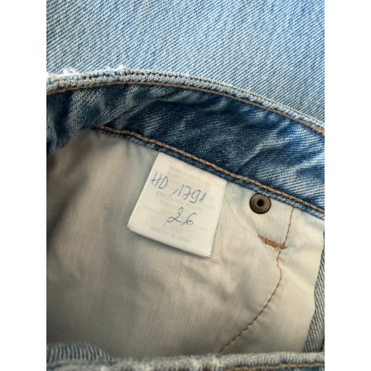 HIDDEN JEANS Tracey Straight Jeans NWT Size 26