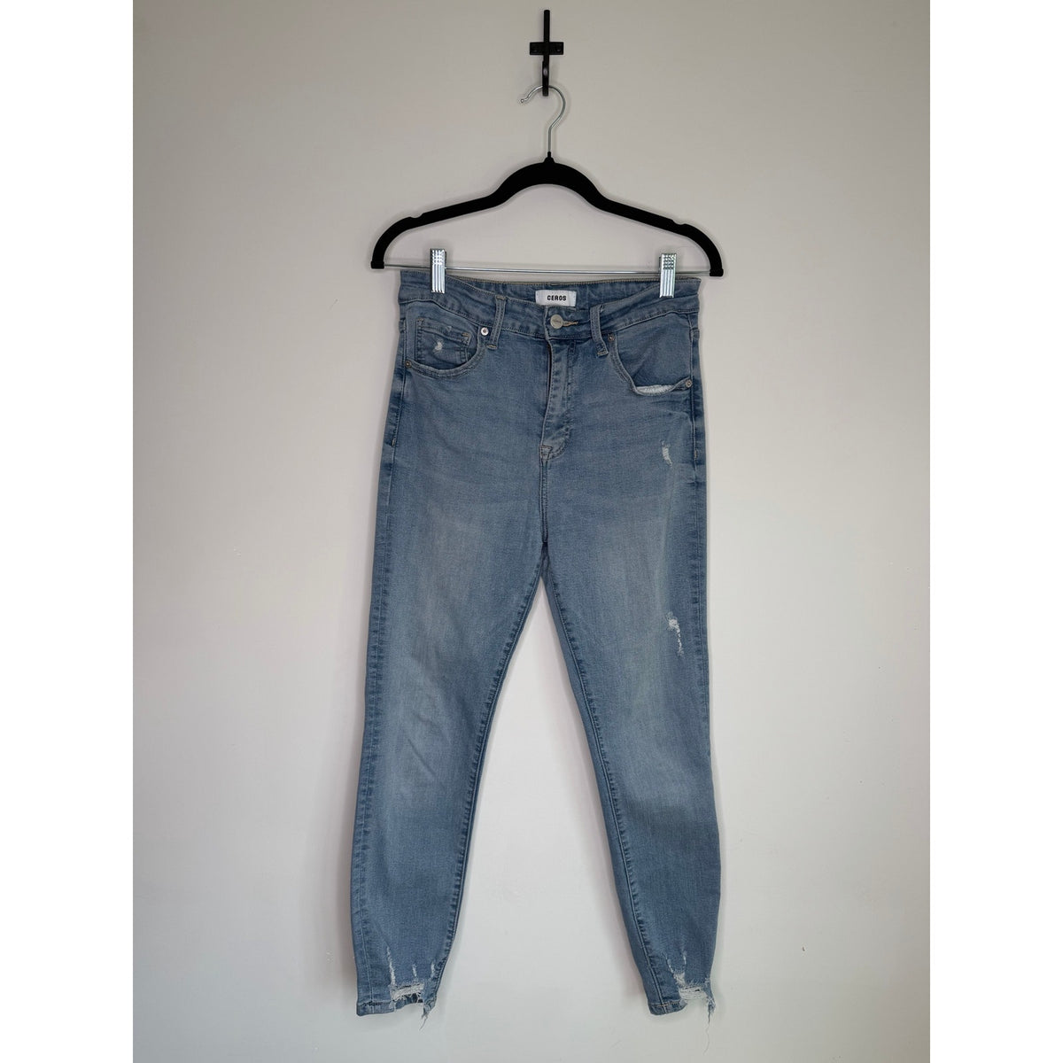 CEROS Distressed Skinny Jean NWOT Size 28